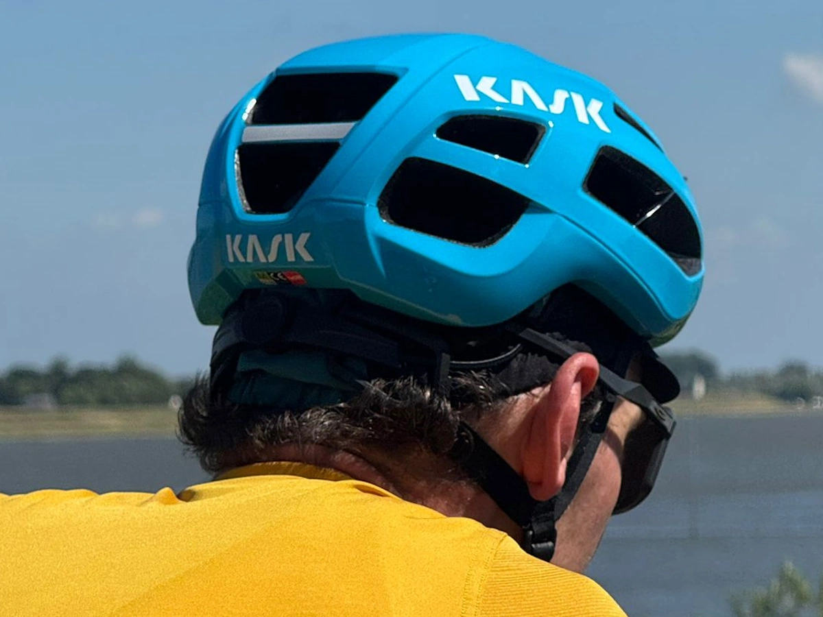 Kask Protone Icon op de fiets