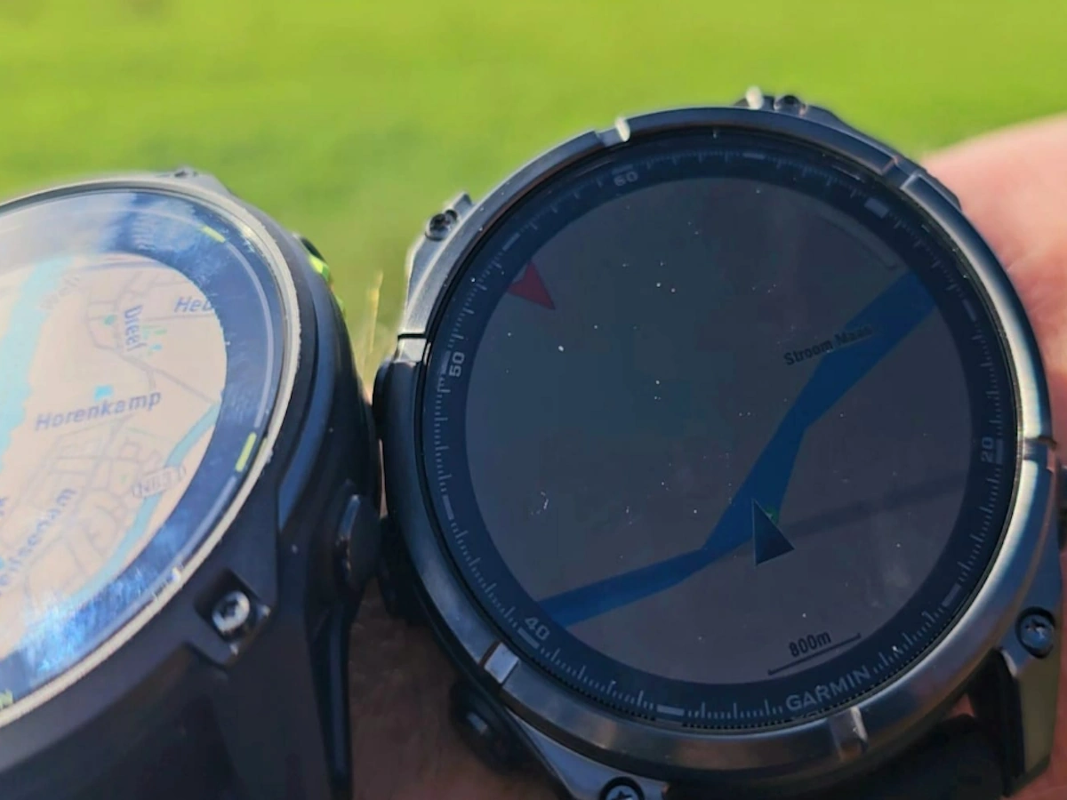 Navigatie op de Garmin Fenix 8 test naast-Enduro 3