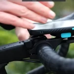 telefoon op stuur Canyon met fiets wielren app Strava